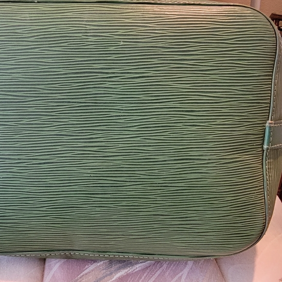 Louis Vuitton Epi Leather Green Noe Shoulder Handbag PM/PETITE - Picture 5 of 12